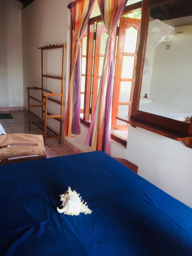 Dilena Beach Inn Тангале Екстериор снимка