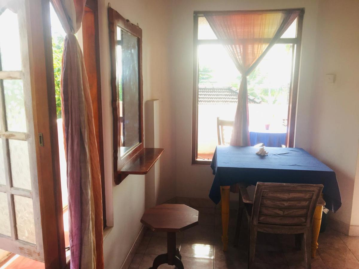 Dilena Beach Inn Тангале Екстериор снимка