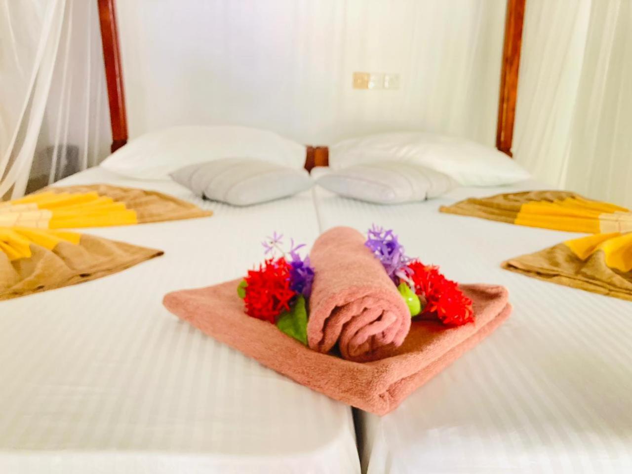 Dilena Beach Inn Тангале Стая снимка