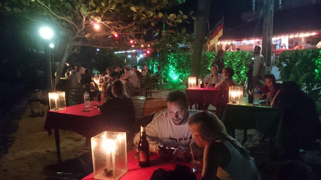 Dilena Beach Inn Тангале Екстериор снимка