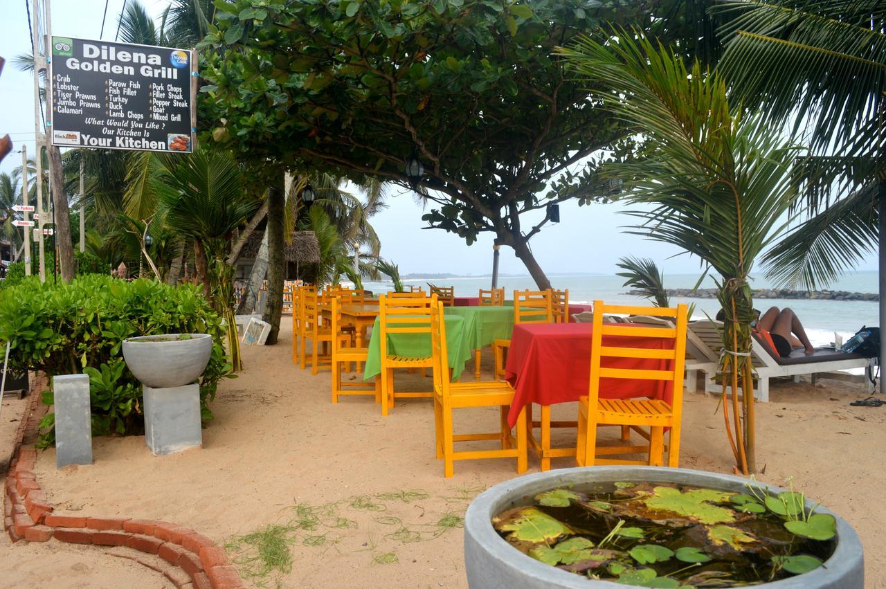 Dilena Beach Inn Тангале Екстериор снимка