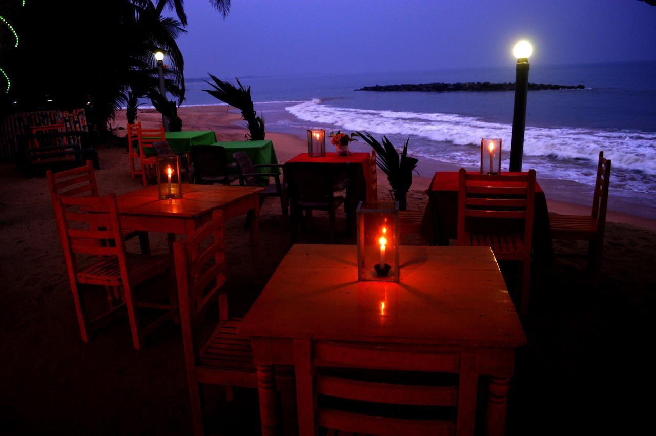 Dilena Beach Inn Тангале Екстериор снимка